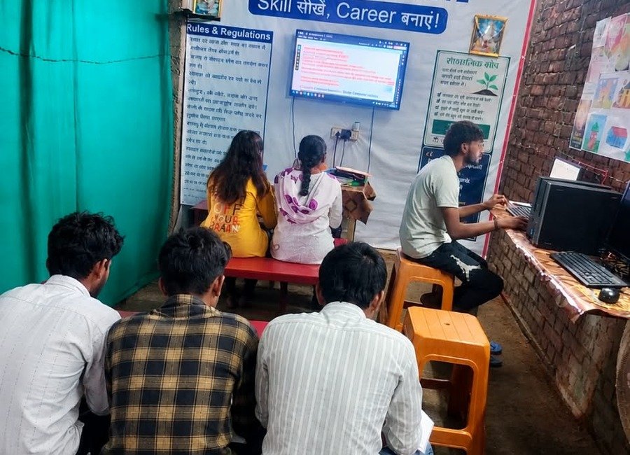 Students learning at Rudra Computer Institute